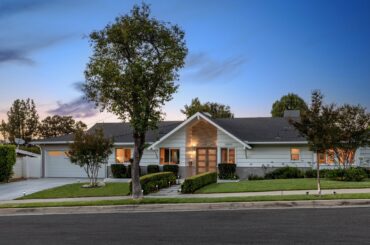 The Brenford Manor (22921 Brenford St, Woodland Hills, CA 91364)