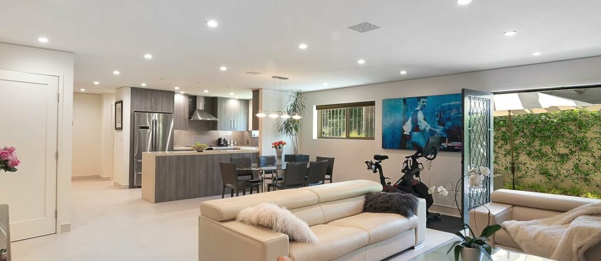 11438 Moorpark St., #4 Studio City, CA 91602 11438 Moorpark St., #4 Studio City, CA 91602