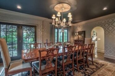 5116 Sunset Drive, Kansas City, MO 64112