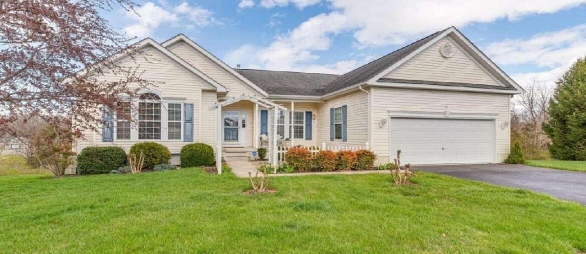 85 CLOUSER COURT, MARTINSBURG, WV Presented by Diane Hartner. 85 CLOUSER COURT, MARTINSBURG, WV Presented by Diane Hartner.