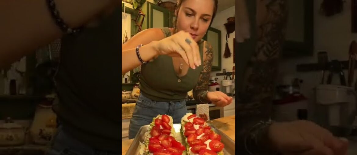 Tomato & pesto French bread