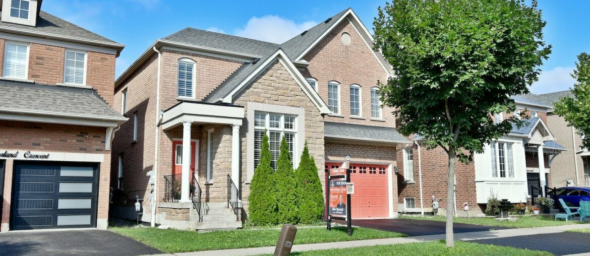 10 Morland Crescent, Ajax – Open House Video Tour 10 Morland Crescent, Ajax - Open House Video Tour