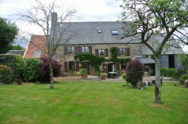 @suzanneinfrance -SIF-001597 - Superb Farmhouse with 2 B&B suites and 1 hectare of land
