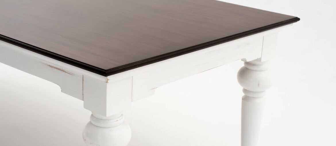 A Dining Table with an Exposed Wooden Table Top