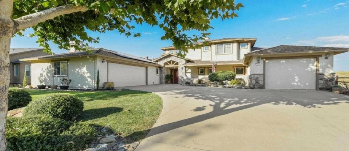 2285 Oak Creek, Copperopolis, CA Presented by Shelby French. 2285 Oak Creek, Copperopolis, CA Presented by Shelby French.