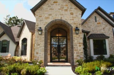 Tour a French Country-Style Home With Layers of Creamy Tones