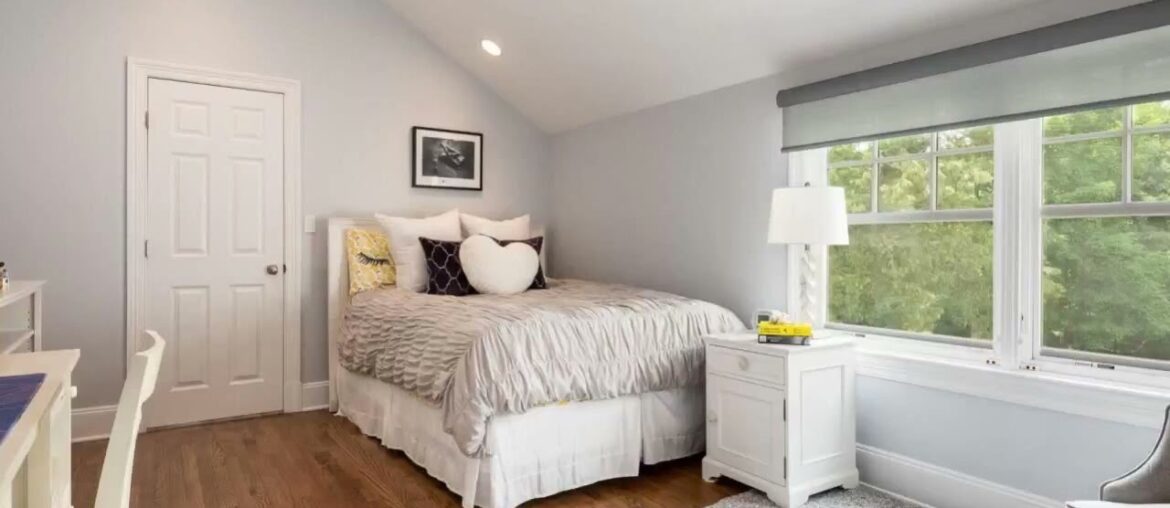 Greenwich (Old Greenwich) CT Homes Real Estate for Sale: 2 Vista Avenue