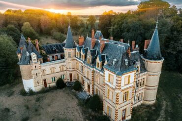 ABANDONED Millionaires Mansion THE FAMILY WENT MISSING (SECRET PALACE)