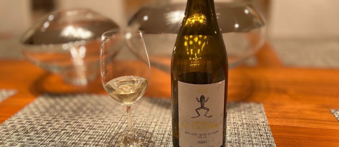 Domaine de la Combe 2020 Muscadet Sevre et Maine Sur Lie Loire Valley Value Wine Review