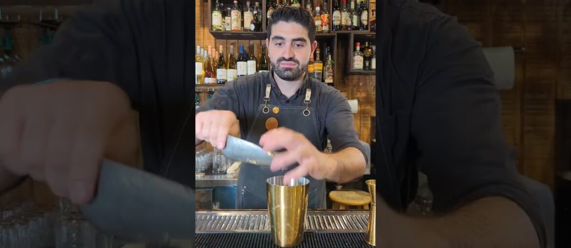 The French 75, An Incredible Vintage Gin & Champagne Cocktail