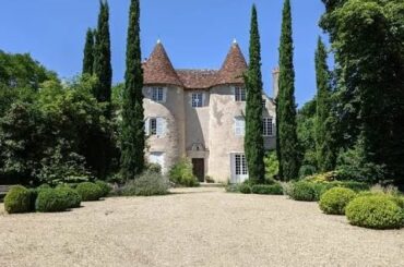 France 15th century castle for sale | 8+ha of beautifull landscaped gardens | 16 bedrooms | 13 baths