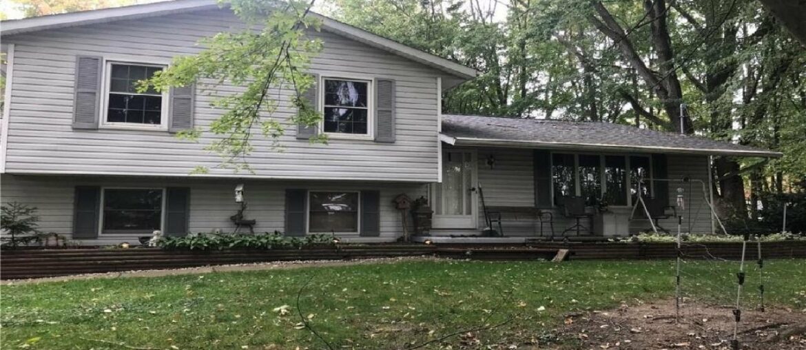 3333 Lovers Ln, Ravenna, OH Presented by Darlene Kearney.