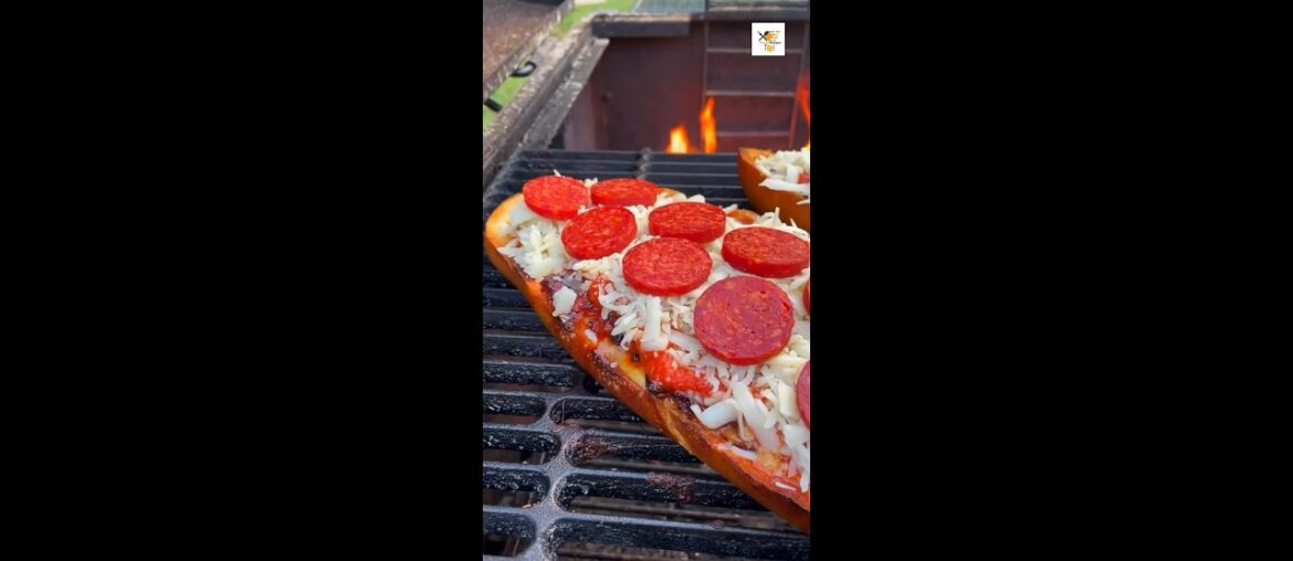 Pepperoni bread pizza recipe | French Bread pizza recipe | pizza recipe food fusion #shorts #short Pepperoni bread pizza recipe | French Bread pizza recipe | pizza recipe food fusion #shorts #short