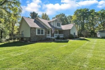 Video tour of Residential at 6441 Richardson Road, Hamburg Twp, MI 48843