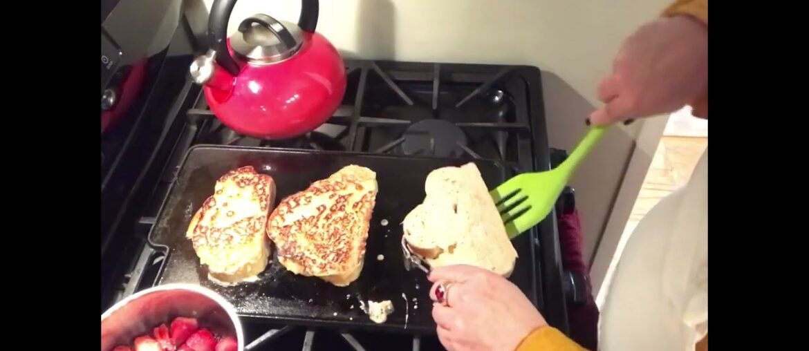 MoWino Amaretto French Toast