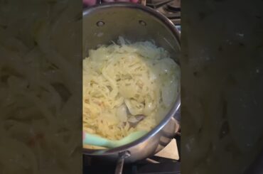 THE BEST FRENCH ONION SOUP #souprecipe #fallrecipes #dinnerideas #vegetarian