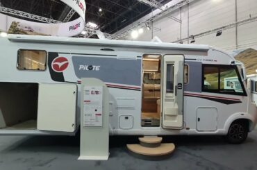 French integrated motorhome tour in under three minutes  Pilote G741 Evidence