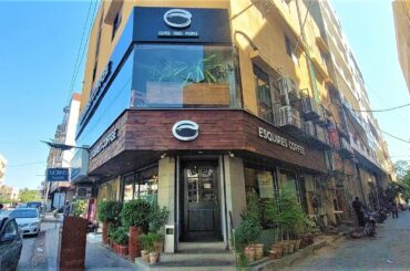 Spinach Egg Benedict, Mediterranean Omelette, Brioche French Toast, Salted Caramel Latte @ Esquires