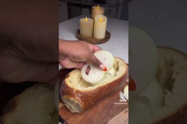 The best French onion soup! #frenchonionsoup #souprecipe #soupseason #shorts #texykitchen