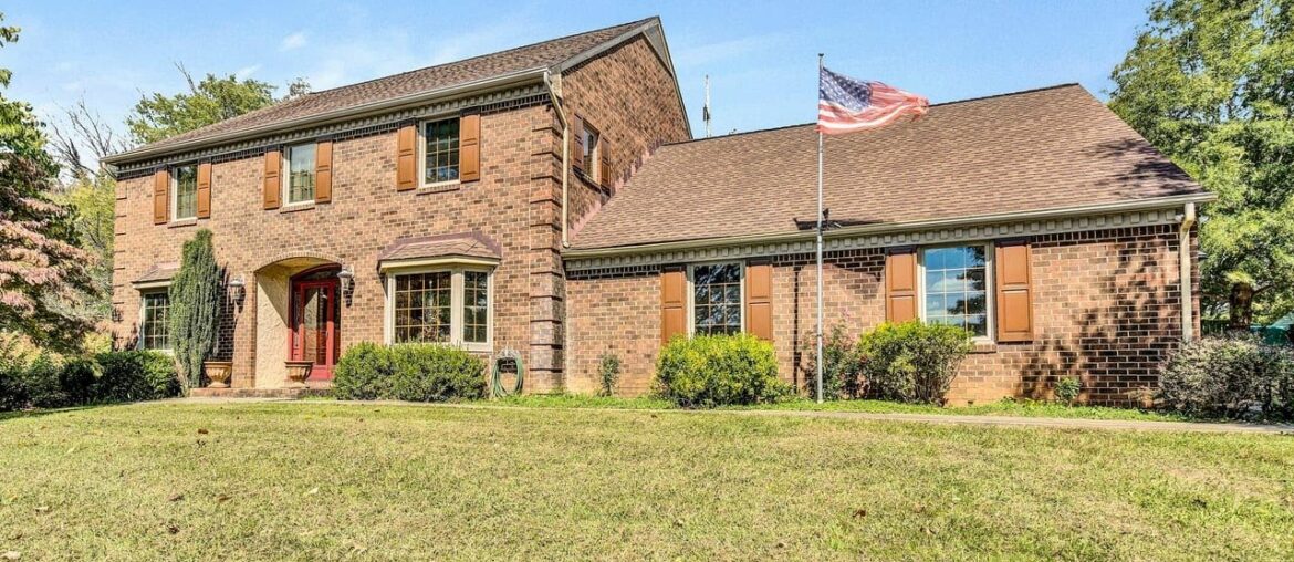 177 E Arrowhead Ct, Troutville, VA 177 E Arrowhead Ct, Troutville, VA