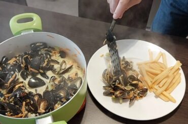 Mussels White Wine, GARLIC, Cream. FRENCH DISH.