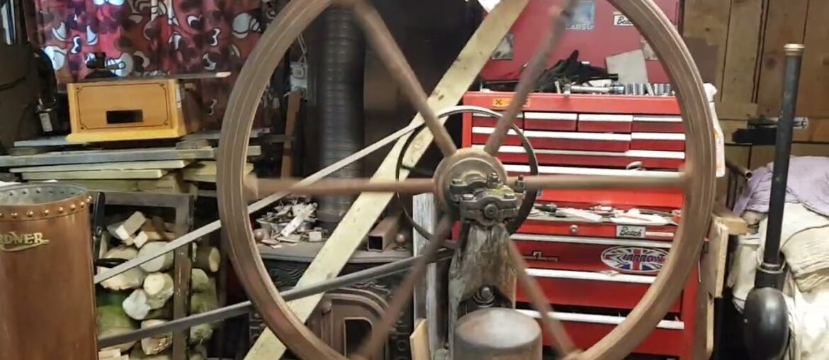 fully pumping French wine pump