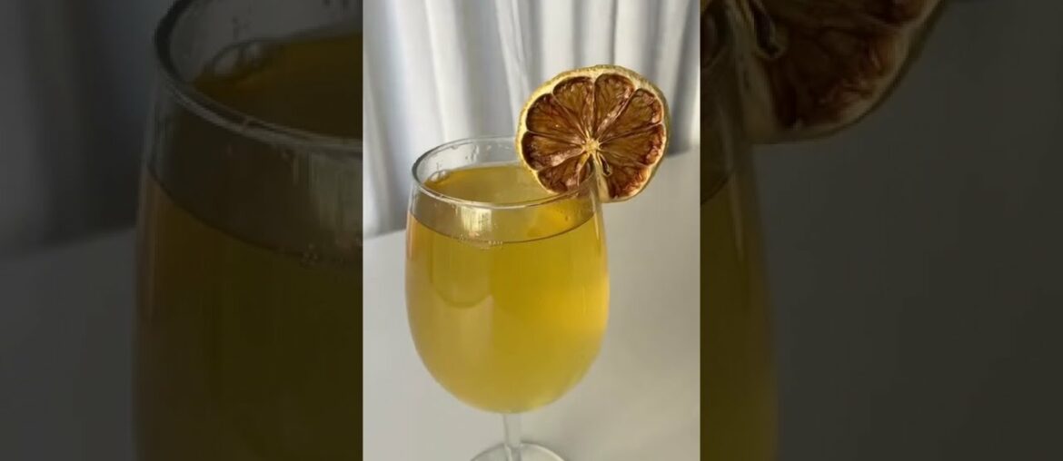 French 75 Cocktail using Sparkling Wine French 75 Cocktail using Sparkling Wine