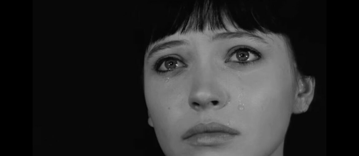 Lana Del Rey - French Restaurant