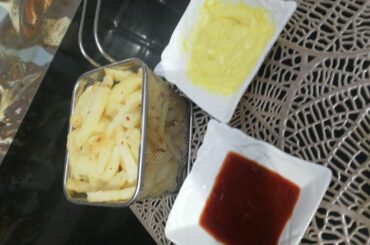 |Home made crispy french fries recipe|patato chips recipe|fried chips|by cooking & vlogs with Ayesha