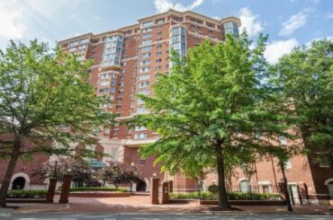 2121 JAMIESON AVENUE, ALEXANDRIA, VA Presented by The Redux Group.