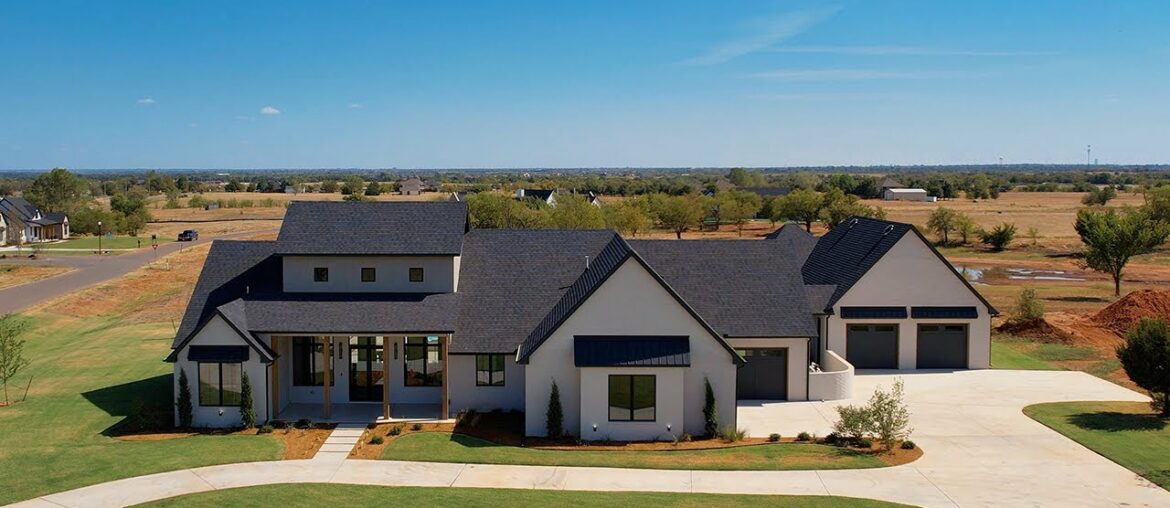 INSIDE AN OKLAHOMA MODERN FARMHOUSE WITH A GUEST HOUSE AND POOL | PRICED AT $1,150,000 | MUST SEE!!! INSIDE AN OKLAHOMA MODERN FARMHOUSE WITH A GUEST HOUSE AND POOL | PRICED AT $1,150,000 | MUST SEE!!!
