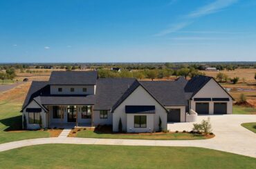 INSIDE AN OKLAHOMA MODERN FARMHOUSE WITH A GUEST HOUSE AND POOL | PRICED AT $1,150,000 | MUST SEE!!!
