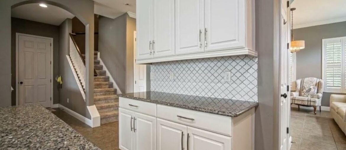 6610 Park Strand Drive, Apollo Beach, FL 33572 6610 Park Strand Drive, Apollo Beach, FL 33572