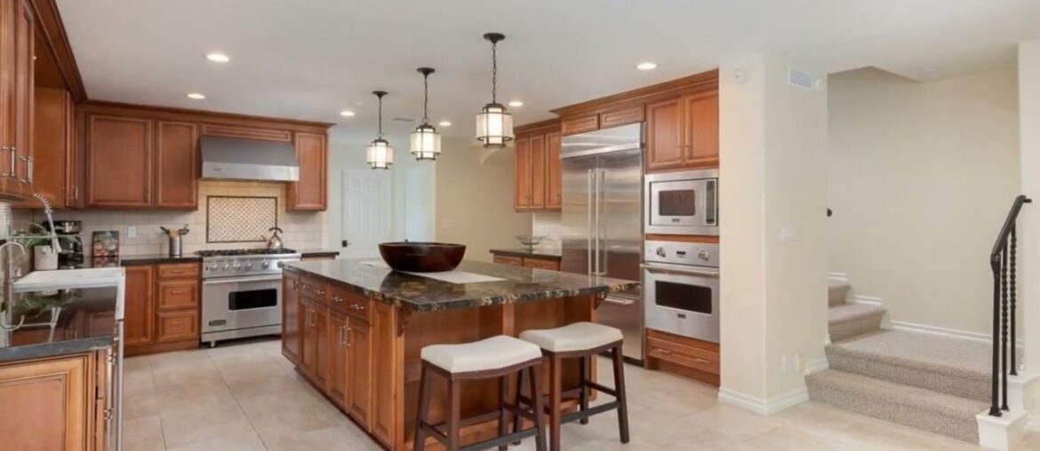 4721 Las Colinas Drive, La Canada Flintridge, CA 91011