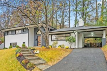 RE/MAX Distinctive - 7903 ROCTON AVENUE