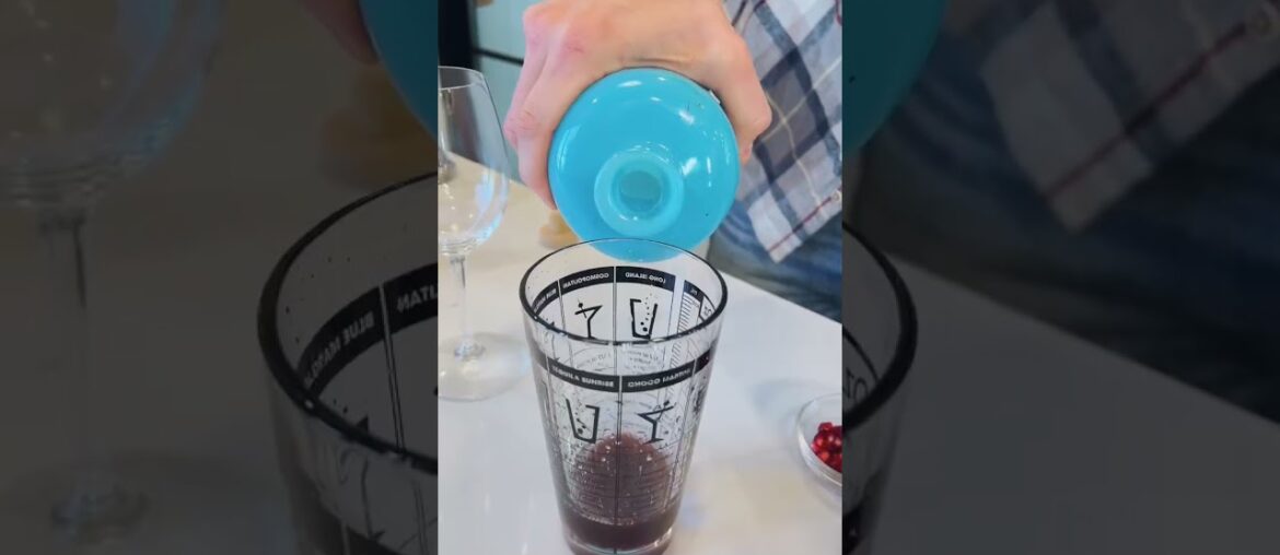 This Pomegranate French 75 is a great cocktail for Thanksgiving! #shorts