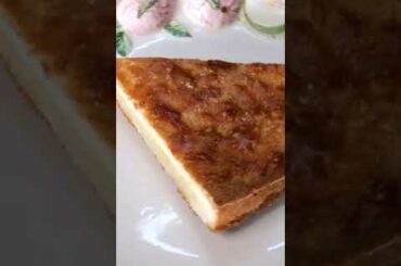 French butter cake with a base of Biscoff speculoos #baking #recipe #biscoff #speculoos #cake