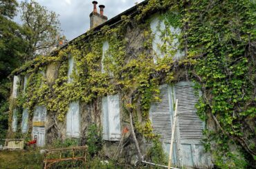 ABANDONED HOUSE OF A FRENCH HOARDER FROZEN IN TIME WITH EVERYTHING LEFT BEHIND
