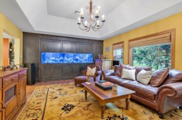 205 Myrtle Dr, Great Neck Estates, NY