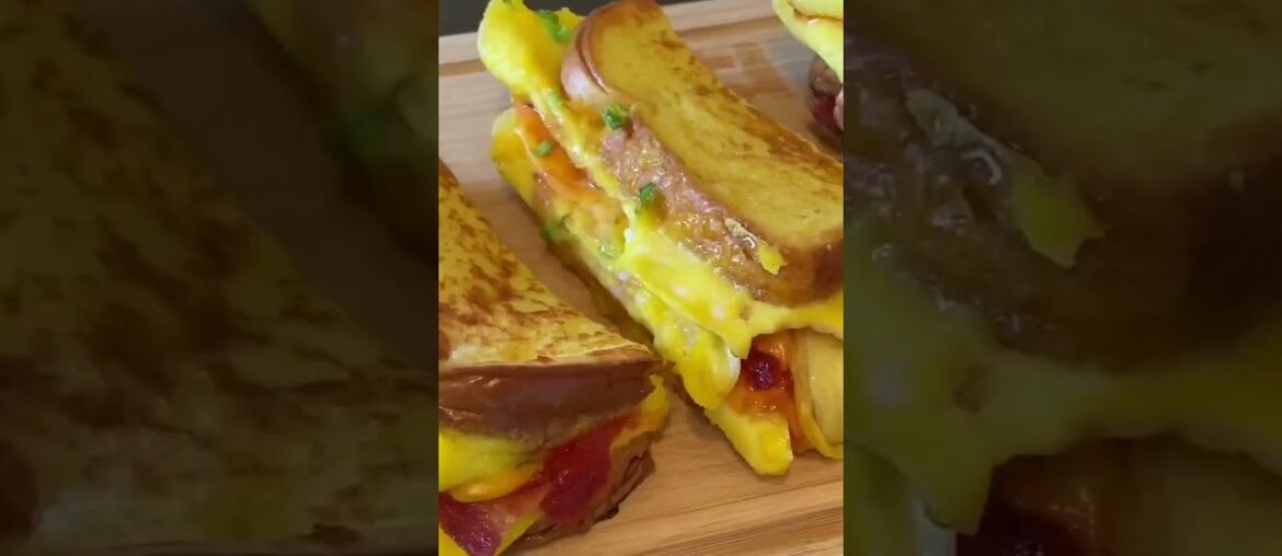 One Pan Egg Toast  | French Toast Omelette | #breakfast Egg Recipe #fyp #shortsfeed #food  #shorts