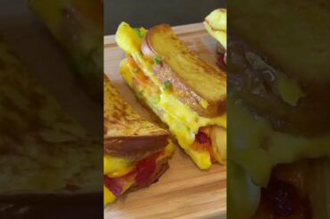 One Pan Egg Toast  | French Toast Omelette | #breakfast Egg Recipe #fyp #shortsfeed #food  #shorts