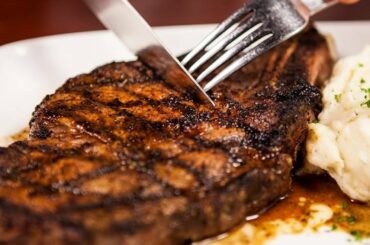 LongHorn Steakhouse Vs Texas Roadhouse: Which Is Better?