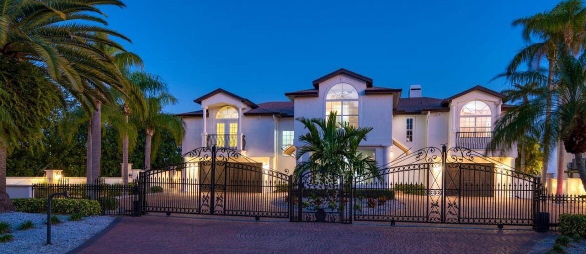 907 Harbor Drive, Belleair Beach, FL