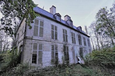 MILLIONAIRES UNTOUCHED ABANDONED HOUSE FROZEN IN TIME - OLD FAMILY HOME WITH EVERYTHING LEFT INSIDE