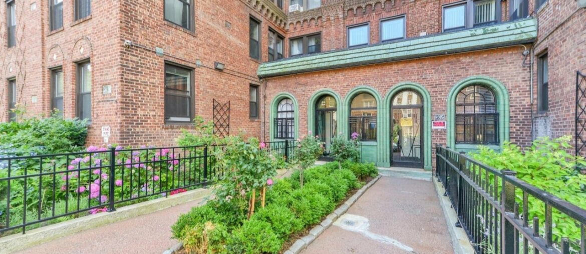 83-00 Talbot Street Apt 3A, Kew Gardens, NY