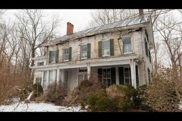 Abandoned House Everything Left Inside - Frozen in Time For Decades When Family Disappeared