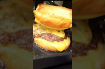 ICYMI BETTER THAN FIVE GUYS HACK? GRILLED CHEESE PATTY MELT ON THE GRIDDLE! #SHORTS