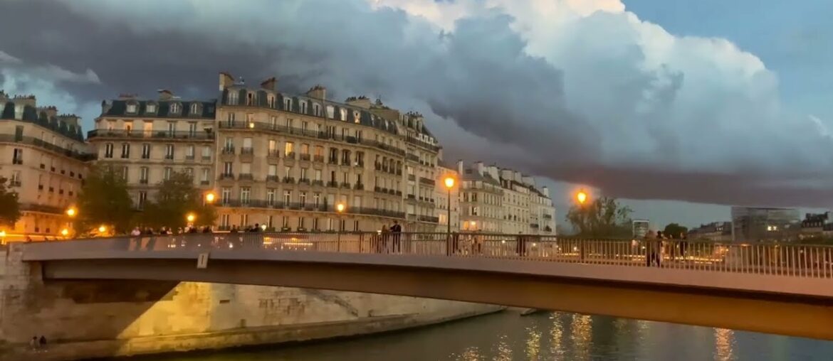 Romantic Paris Night along Seine river @ Paris, France Romantic Paris Night along Seine river @ Paris, France