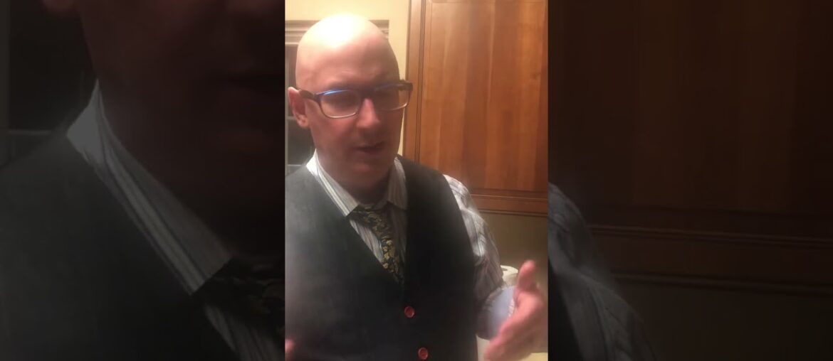 Matt tries Cremant de Bourgogne