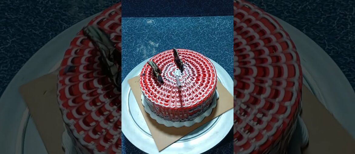 strobery Cake #Stroberycake #Cake #Topcakelovers #Cakeshorts #Cakes